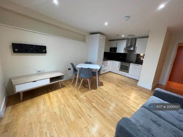 Apartment for rent in Poplar Grove, Greater London