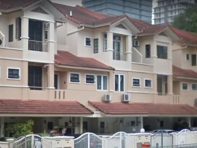 Townhouse for rent in PJU 7, Petaling Jaya