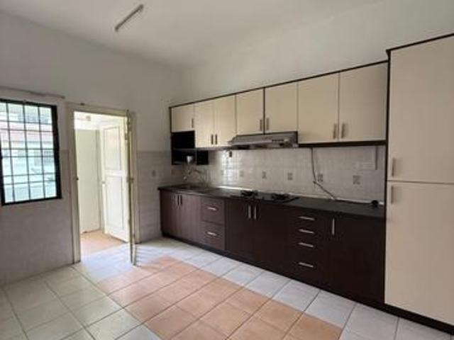 Townhouse for sale in Petaling, Damansara Damai