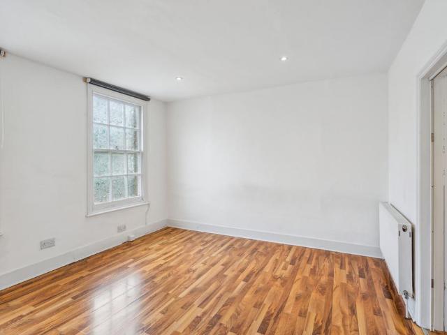 Apartment for rent in Chalk Farm, Greater London