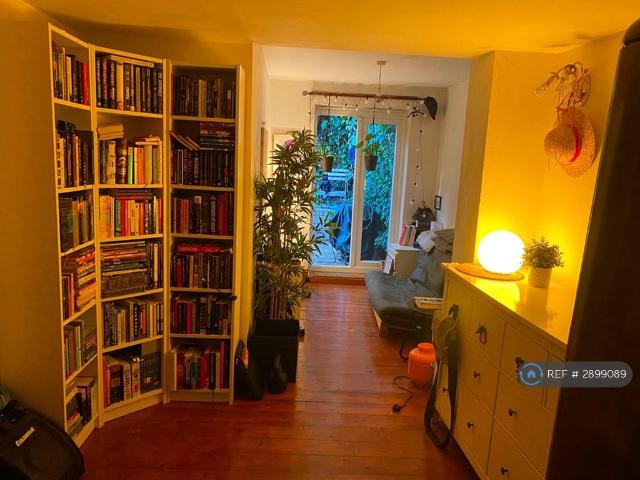 Apartment for rent in Chalk Farm, Greater London