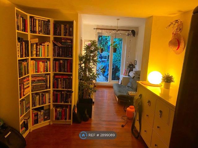 Apartment for rent in Chalk Farm, Greater London