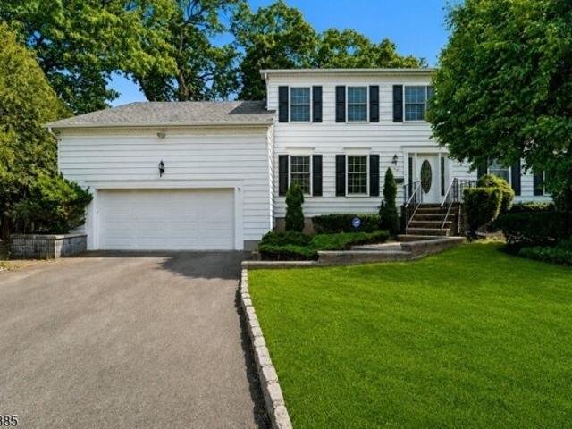 House for sale in Rochelle Park, New Jersey