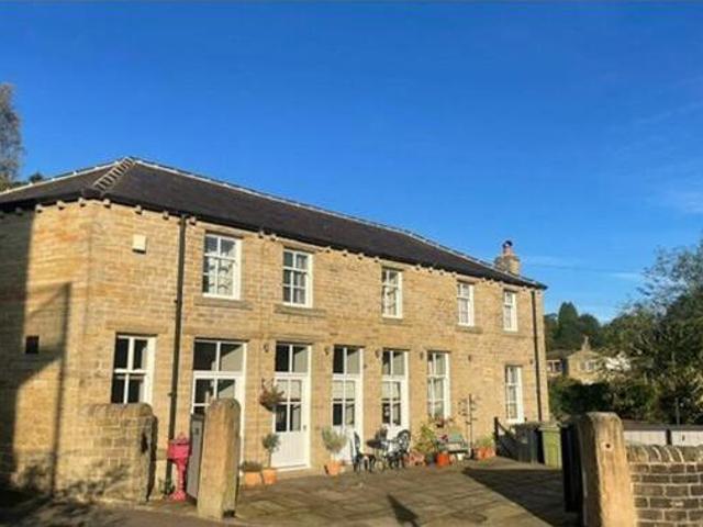 House for sale in Huddersfield, West Yorkshire