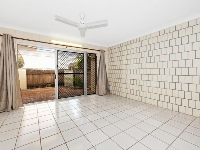 Townhouse for sale in Hyde Park, Queensland