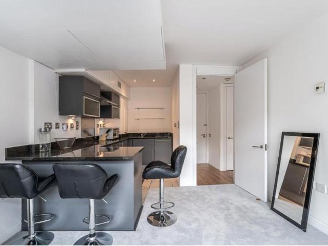 Apartment for rent in South Lambeth, Greater London
