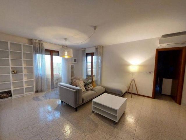 Quadrilocale in affitto a Parma
