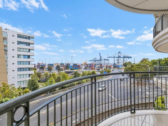Apartment for rent in Mechanics Bay, Auckland
