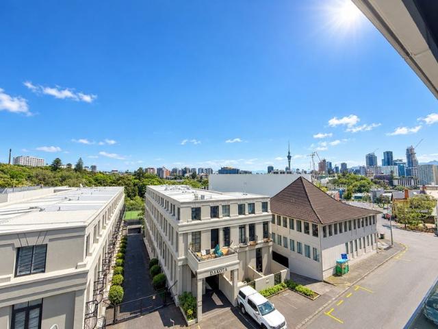 Apartment for rent in Mechanics Bay, Auckland