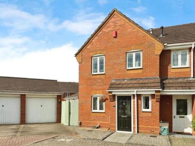 House for sale in Green Close, Warwickshire