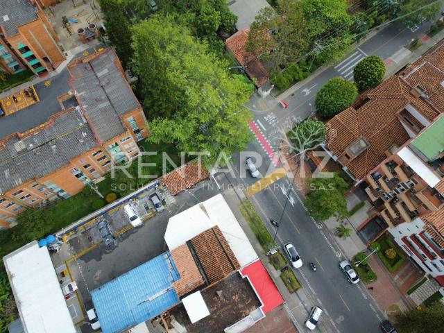 Parqueadero En Venta En Medellin En Los Colores V106429