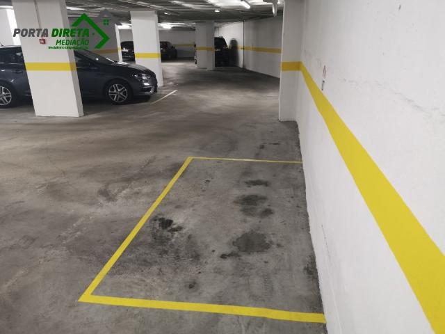 Garagem venda em Santa Engrácia, Lisboa