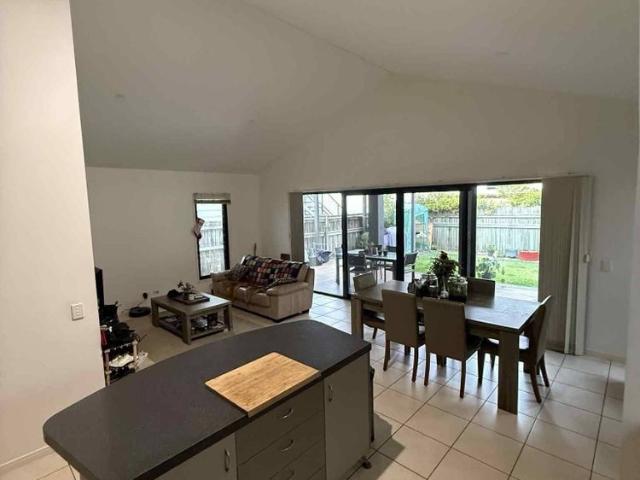Room for rent in Kings Creek, Queensland