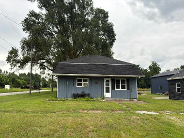 House for sale in Schneider, Indiana