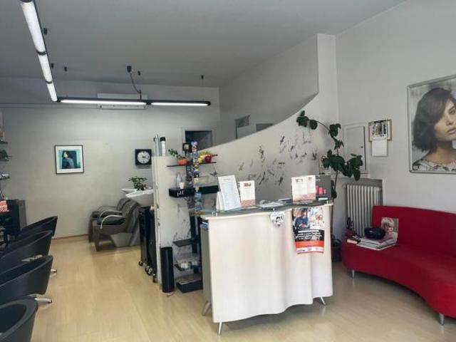 Locale Commerciale in vendita a Leno, Brescia