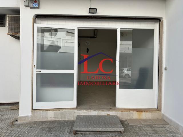 Locale Commerciale in vendita a Puglia, Lecce