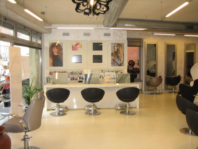 Locale Commerciale in affitto a Cesano Maderno, Lombardia