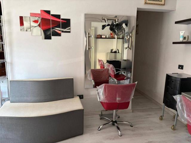 Locale Commerciale in vendita a Piemonte, Alessandria