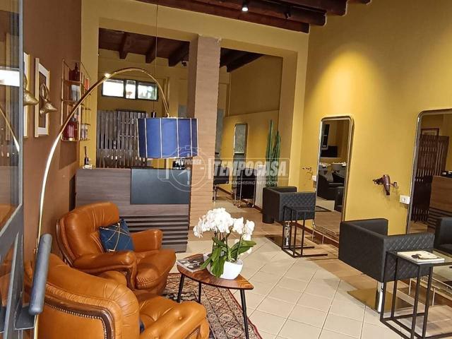 Locale Commerciale in vendita a Treviglio, Lombardia