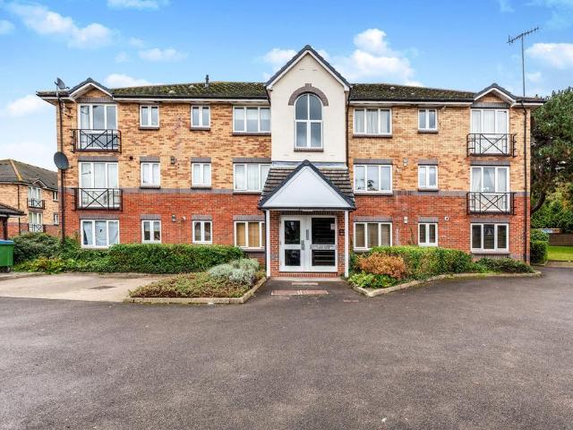 Apartment for rent in Blackhills, Surrey