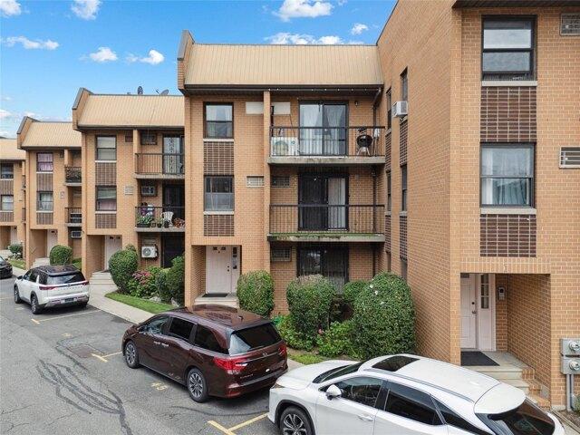 Condo for sale in Fresh Meadows
