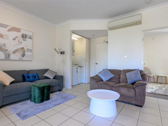 Apartment for rent in Barney Point, Gladstone