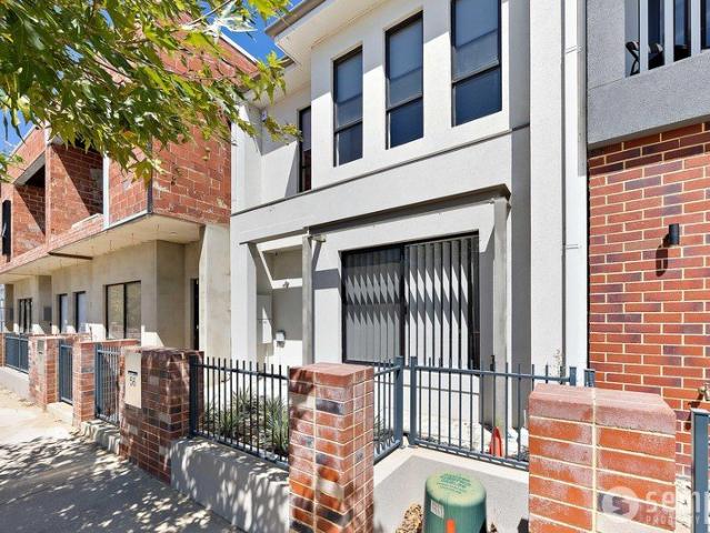 Townhouse for rent in Cockburn Central, City of Cockburn