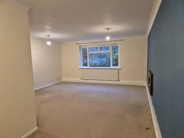 Apartment for rent in London Borough of Croydon, Purley