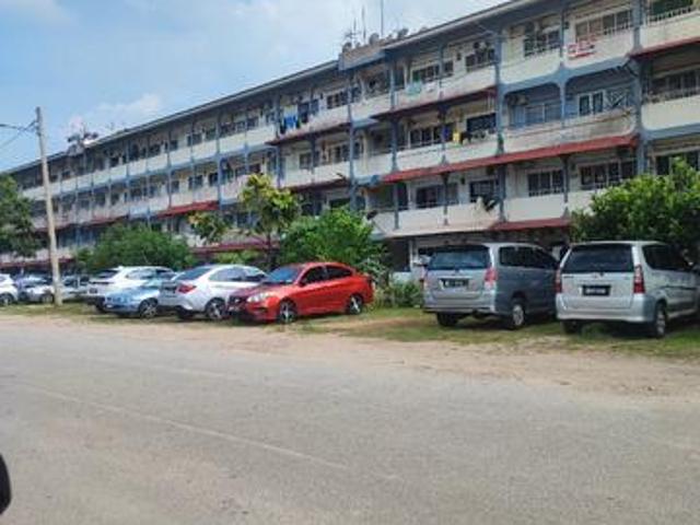 Flat for sale in Malaka