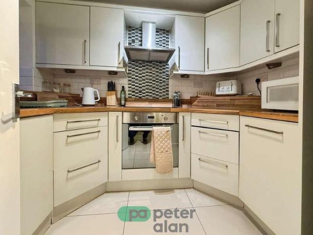 Apartment for rent in Plasnewydd, Falcon Lodge