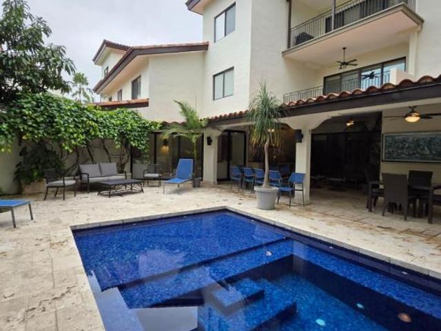 PASEO DE LAS CASAS BUENAVENTURA PRIMER NIVEL CON PISCINA