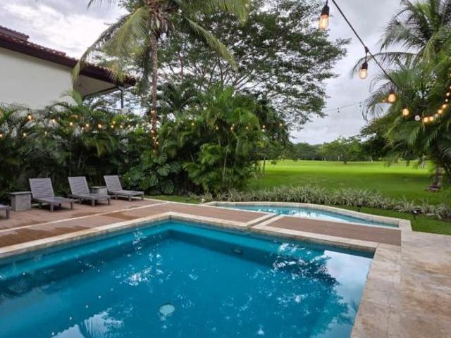 PASEO DE LAS CASAS BUENAVENTURA REFORMADO PRIMER NIVEL CON PISCINA