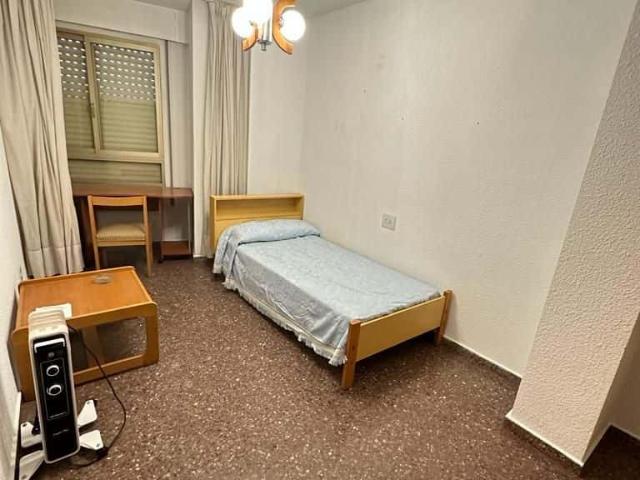 Habitación en alquiler en Grup de Sant Bertomeu, Castellón De La Plana