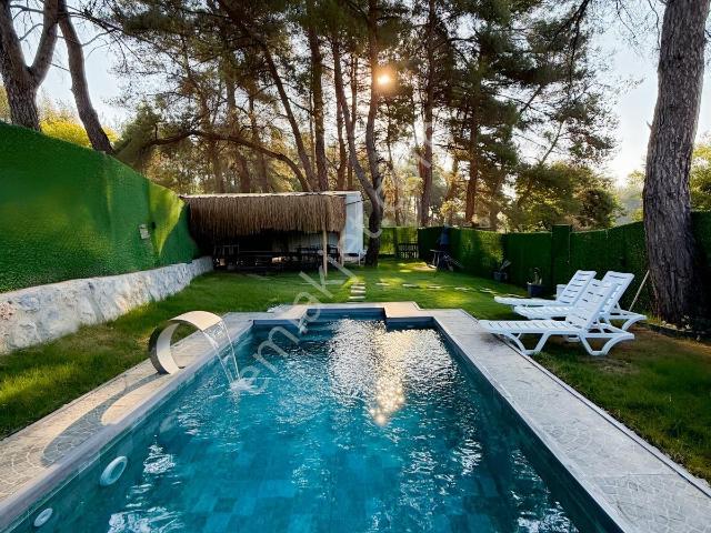 Deli Ömer, Menderes içerisinde kiralık Villa