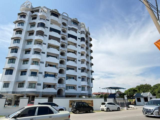 Condominium for sale in Malaka