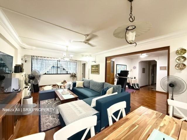 HDB House for sale in Pasir Ris