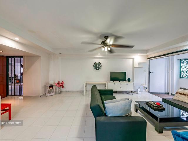 HDB House for sale in Pasir Ris