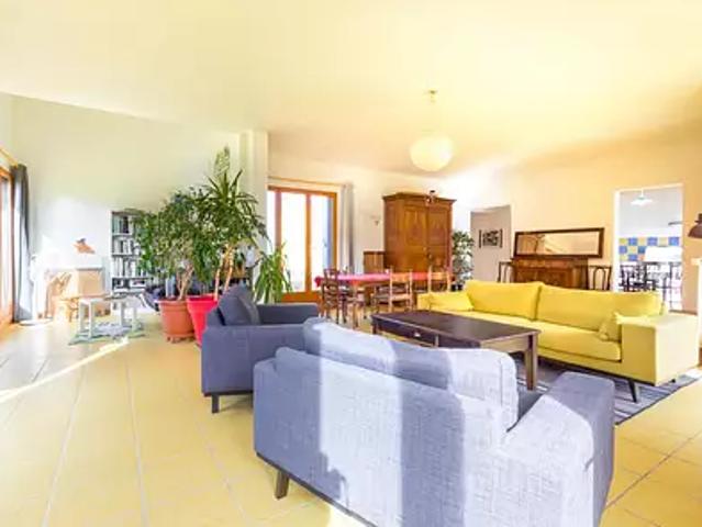 Maison vente à Dijon, Pasques