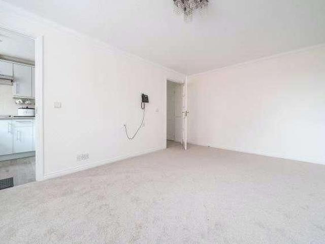 Apartment for rent in Lightwater, Surrey Heath