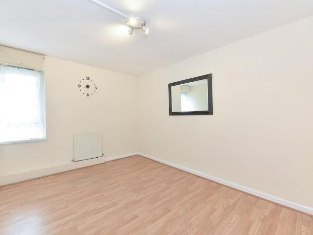 Apartment for rent in West Kensington, Greater London