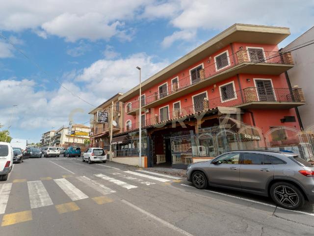 Locale Commerciale in vendita a Camporotondo Etneo, Sicilia