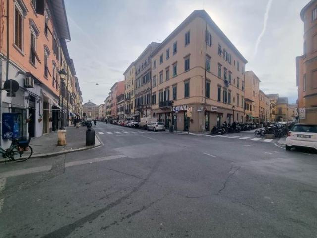 Locale Commerciale in vendita a Via Cairoli, Livorno