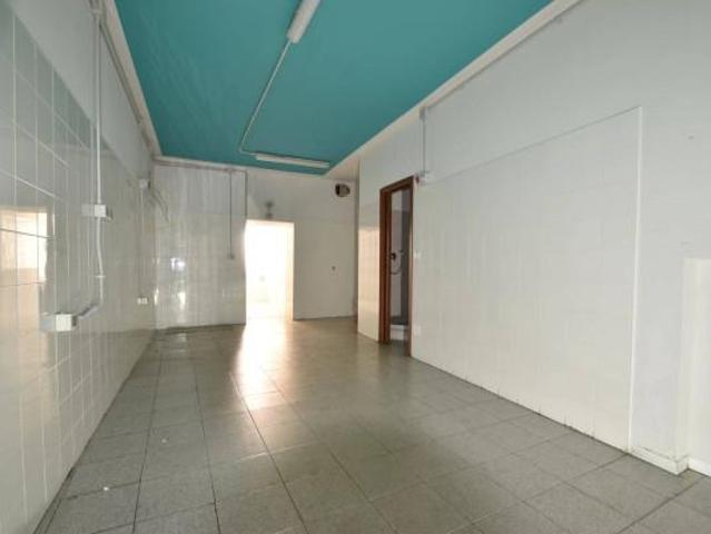 Locale Commerciale in vendita a Loano, Liguria