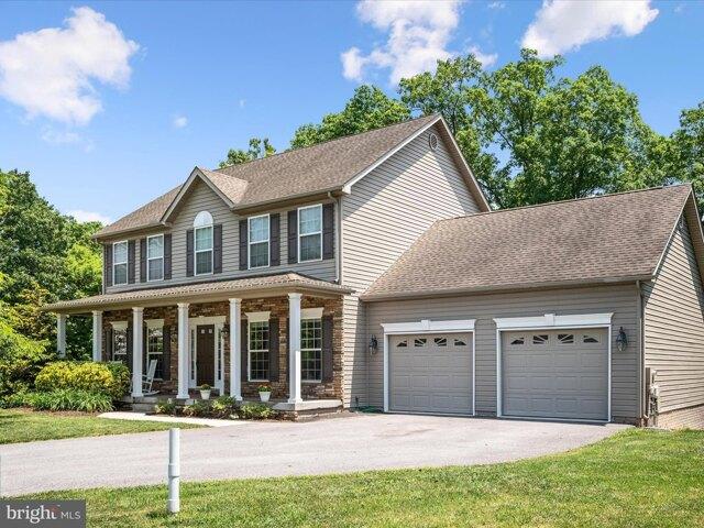 House for sale in Falling Waters