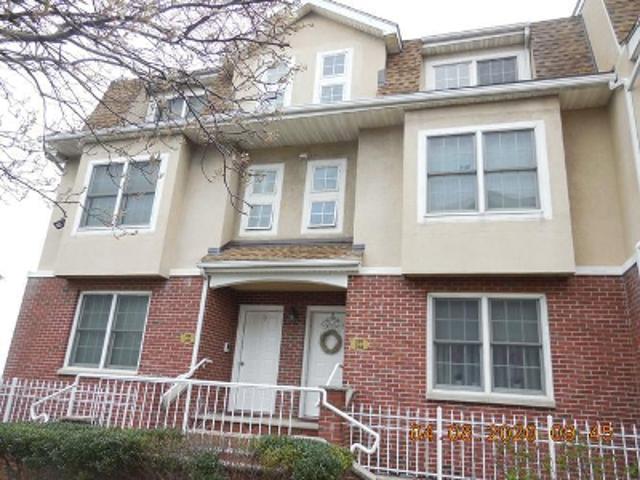 House for sale in The Bronx, Arverne