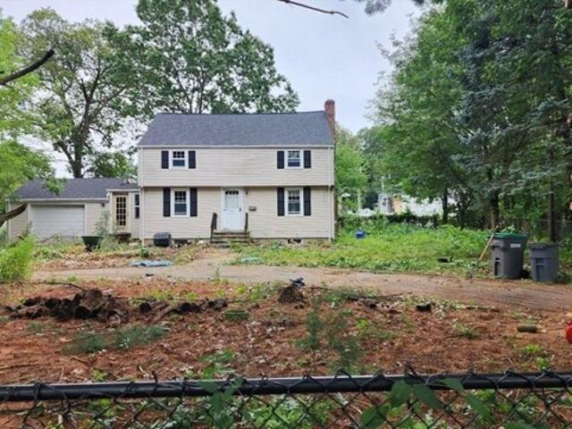 House for sale in Dedham
