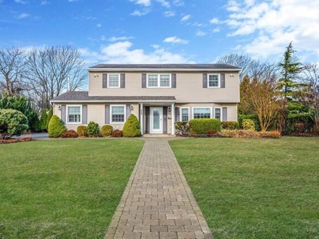 House for sale in Bayport House for sale in Bayport