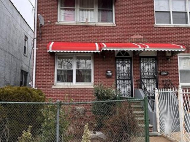 House for sale in The Bronx, Arverne