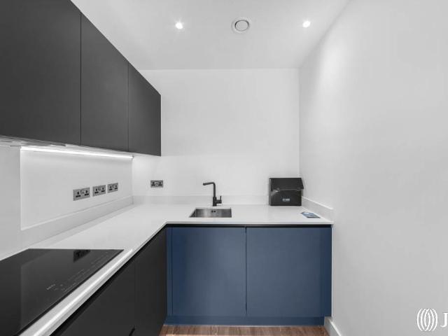 Apartment for rent in London Borough of Hounslow, Strand