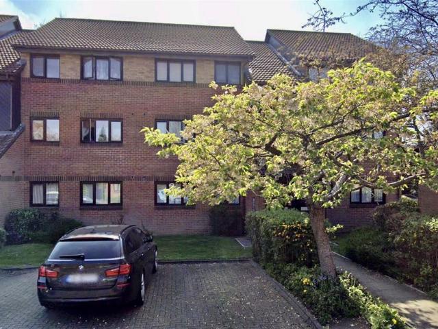 Apartment for rent in Burnt Oak, Greater London